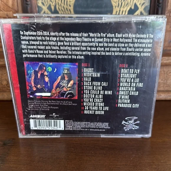 Slash featuring Myles Kennedy & the Conspirators live at the Roxy 9.25.14 - Picture 5 of 9